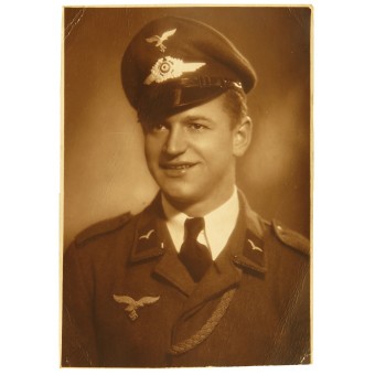 Photo of a Luftwaffe ground service soldier in a visor hat. Espenlaub militaria